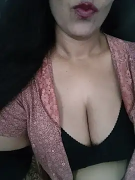 Deepa Sharma143 online show from May 15, 2026, 2:07 am