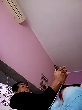 estrogeni online show from February 9, 2026, 7:01 am