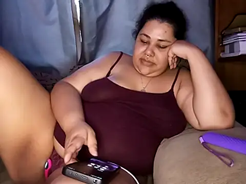 xlatinastar online show from December 3, 2025, 3:43 pm