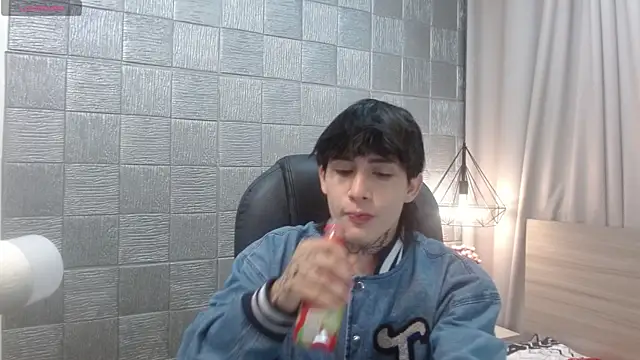 Iantwink18 online show from November 25, 2025, 9:59 pm