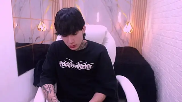 Iantwink18 online show from March 9, 2026, 4:38 am