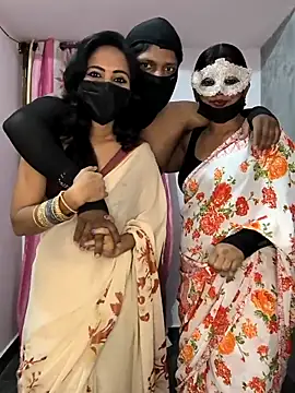 Snapshot of Family02 chatting on February 13, 2026, 5:20 pm Family02 online show from February 13, 2026, 5:20 pm