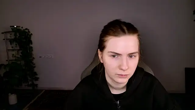 AliceCUNTach online show from December 5, 2025, 5:16 am