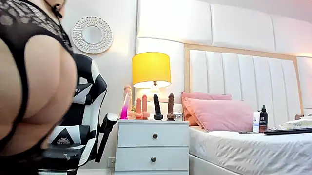 Snapshot of Sweet_Lucianaa chatting on December 13, 2025, 7:53 pm Sweet Lucianaa online show from December 13, 2025, 7:53 pm