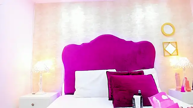 Snapshot of Sweet_Lucianaa chatting on December 17, 2025, 5:52 pm Sweet Lucianaa online show from December 17, 2025, 5:52 pm