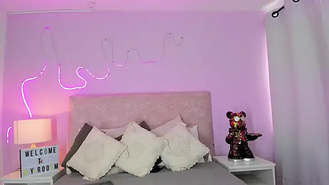 Snapshot of EmaRae1499 chatting on October 13, 2025, 7:58 pm EmaRae1499 online show from October 13, 2025, 7:58 pm