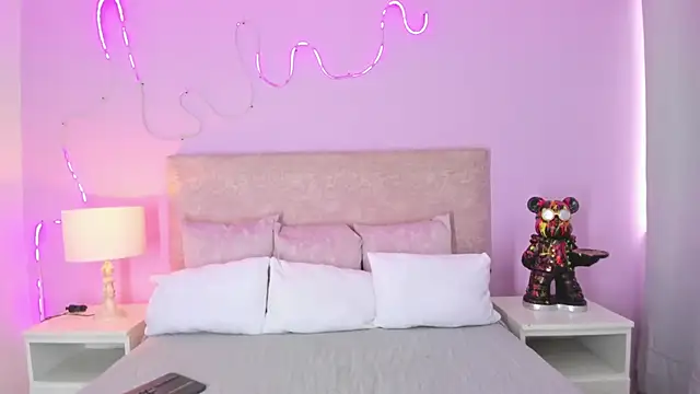 Snapshot of EmaRae1499 chatting on November 13, 2025, 12:37 pm EmaRae1499 online show from November 13, 2025, 12:37 pm