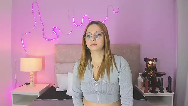 Snapshot of EmaRae1499 chatting on November 27, 2025, 7:38 pm EmaRae1499 online show from November 27, 2025, 7:38 pm