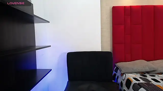 Snapshot of Cady_Hot chatting on October 24, 2025, 8:27 pm Cady Hot online show from October 24, 2025, 8:27 pm