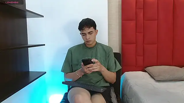 Snapshot of Cady_Hot chatting on November 14, 2025, 8:18 pm Cady Hot online show from November 14, 2025, 8:18 pm