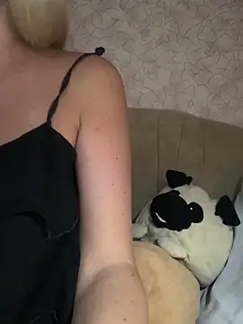 Snapshot of Nikihot__ chatting on September 15, 2025, 11:10 am Nikihot online show from September 15, 2025, 11:10 am