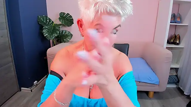 Snapshot of HotandMature chatting on March 18, 2025, 11:19 am HotandMature online show from March 18, 2025, 11:19 am