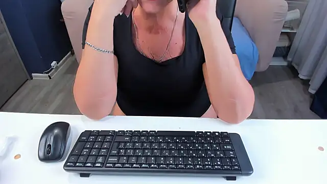 Snapshot of HotandMature chatting on September 13, 2025, 9:20 am HotandMature online show from September 13, 2025, 9:20 am