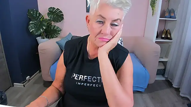 Snapshot of HotandMature chatting on September 16, 2025, 8:26 am HotandMature online show from September 16, 2025, 8:26 am