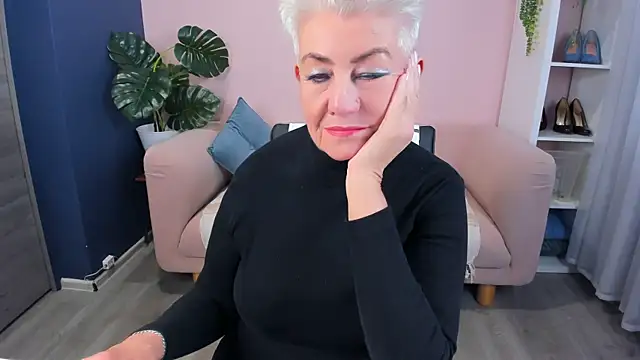 Snapshot of HotandMature chatting on September 30, 2025, 7:57 am HotandMature online show from September 30, 2025, 7:57 am