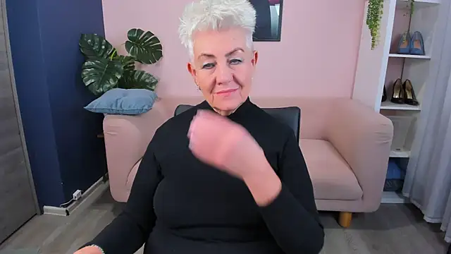 Snapshot of HotandMature chatting on October 4, 2025, 9:18 am HotandMature online show from October 4, 2025, 9:18 am