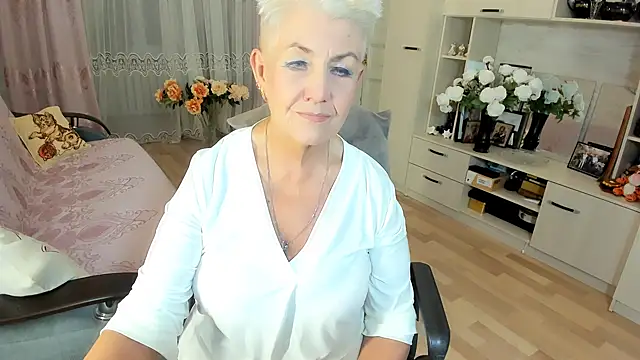 Snapshot of HotandMature chatting on December 18, 2025, 2:12 pm HotandMature online show from December 18, 2025, 2:12 pm