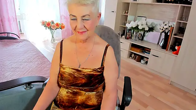 HotandMature online show from May 4, 2026, 7:37 am