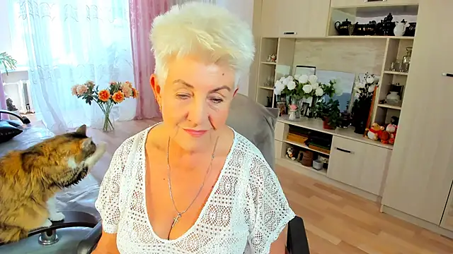 Snapshot of HotandMature chatting on July 1, 2026, 12:29 pm HotandMature online show from July 1, 2026, 12:29 pm