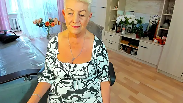 Snapshot of HotandMature chatting on July 9, 2026, 11:25 am HotandMature online show from July 9, 2026, 11:25 am