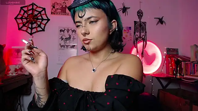 Snapshot of AlmaNanax chatting on October 28, 2025, 2:04 am AlmaNanax online show from October 28, 2025, 2:04 am