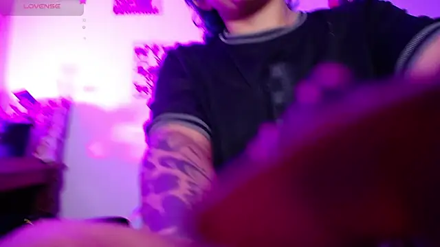 Snapshot of AlmaNanax chatting on November 16, 2025, 4:18 am AlmaNanax online show from November 16, 2025, 4:18 am