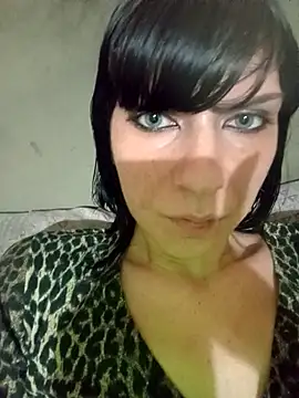 Snapshot of Lea9816 chatting on October 31, 2025, 11:28 pm Lea9816 online show from October 31, 2025, 11:28 pm