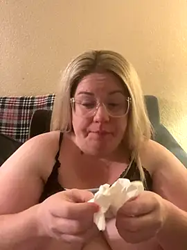 Snapshot of sexymommy1988 chatting on September 30, 2025, 5:34 am sexymommy1988 online show from September 30, 2025, 5:34 am