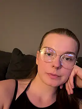 LisaFreier online show from September 10, 2025, 7:25 pm