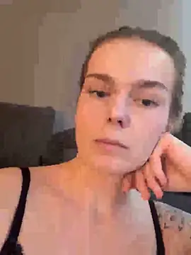 LisaFreier online show from September 28, 2025, 3:17 pm