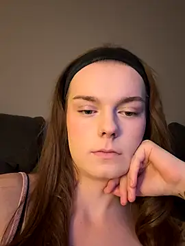 LisaFreier online show from October 4, 2025, 7:56 pm