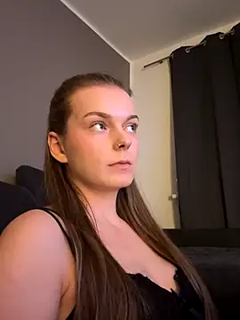 LisaFreier online show from October 16, 2025, 8:21 pm