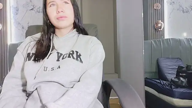 Olivia11  online show from July 24, 2026, 1:31 pm
