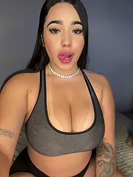 SofiaWildee online show from April 8, 2026, 4:56 am