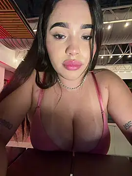 SofiaWildee online show from August 5, 2026, 4:37 am