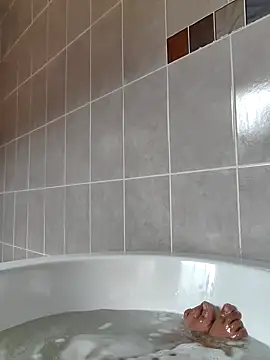 Snapshot of Cianda24 chatting on November 1, 2025, 12:51 pm Cianda24 online show from November 1, 2025, 12:51 pm