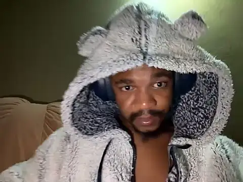 Snapshot of Cianda24 chatting on December 13, 2025, 8:36 pm Cianda24 online show from December 13, 2025, 8:36 pm