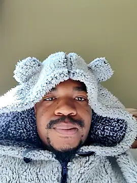 Snapshot of Cianda24 chatting on December 15, 2025, 6:39 am Cianda24 online show from December 15, 2025, 6:39 am