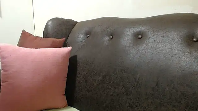 bustylaura4u online show from February 14, 2025, 10:14 pm