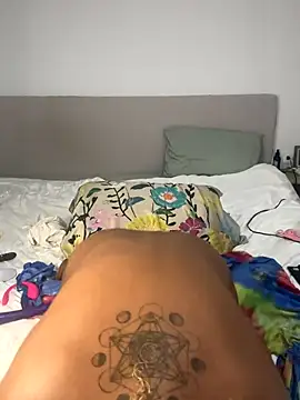 x deluLuz x online show from October 29, 2025, 7:21 am