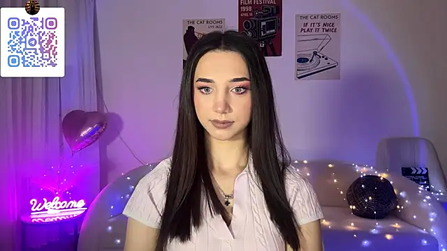 LinaMour online show from April 27, 2026, 10:30 pm