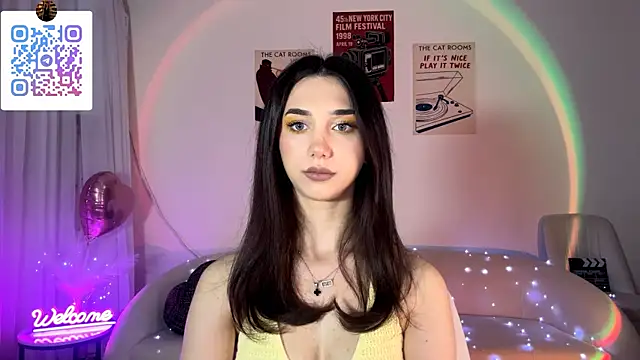 LinaMour online show from May 5, 2026, 10:18 pm