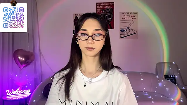 Snapshot of LinaMour chatting on May 15, 2026, 10:06 pm LinaMour online show from May 15, 2026, 10:06 pm