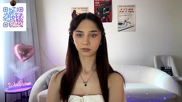 Snapshot of LinaMour chatting on May 18, 2026, 4:07 am LinaMour online show from May 18, 2026, 4:07 am