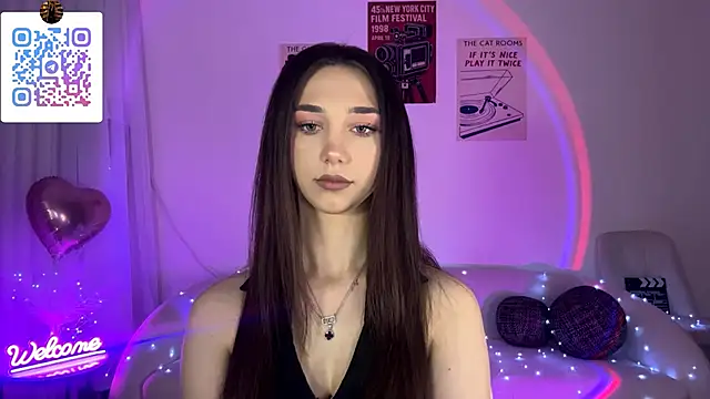 Snapshot of LinaMour chatting on May 20, 2026, 10:05 pm LinaMour online show from May 20, 2026, 10:05 pm