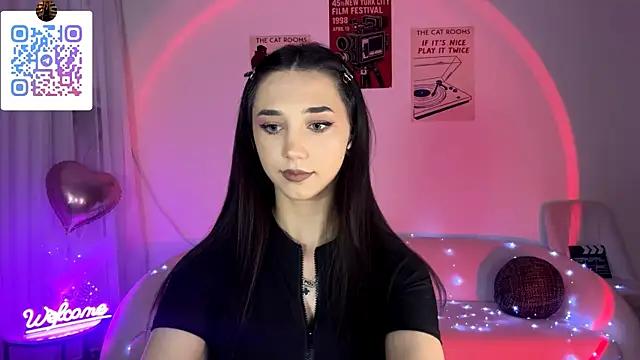Snapshot of LinaMour chatting on May 29, 2026, 10:19 pm LinaMour online show from May 29, 2026, 10:19 pm