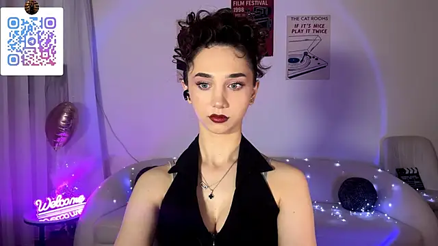 Snapshot of LinaMour chatting on June 17, 2026, 10:10 pm LinaMour online show from June 17, 2026, 10:10 pm