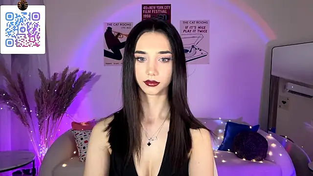 Snapshot of LinaMour chatting on August 6, 2026, 10:33 pm LinaMour online show from August 6, 2026, 10:33 pm