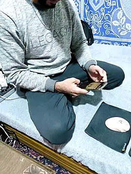 yazinyazin1 online show from March 5, 2026, 9:33 pm