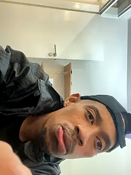 Snapshot of fitsexyman chatting on October 24, 2025, 11:39 am fitsexyman online show from October 24, 2025, 11:39 am